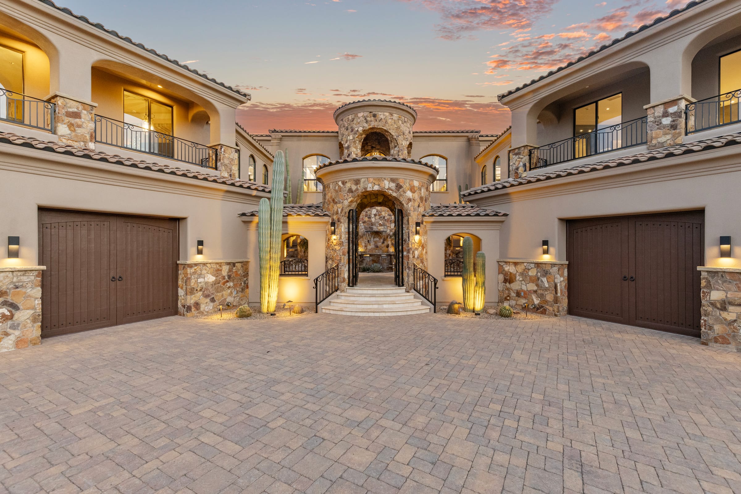 Editorial desert interior